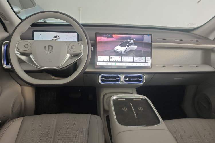 Used Leapmotor B10 2025 510 LiDAR Version Center Console