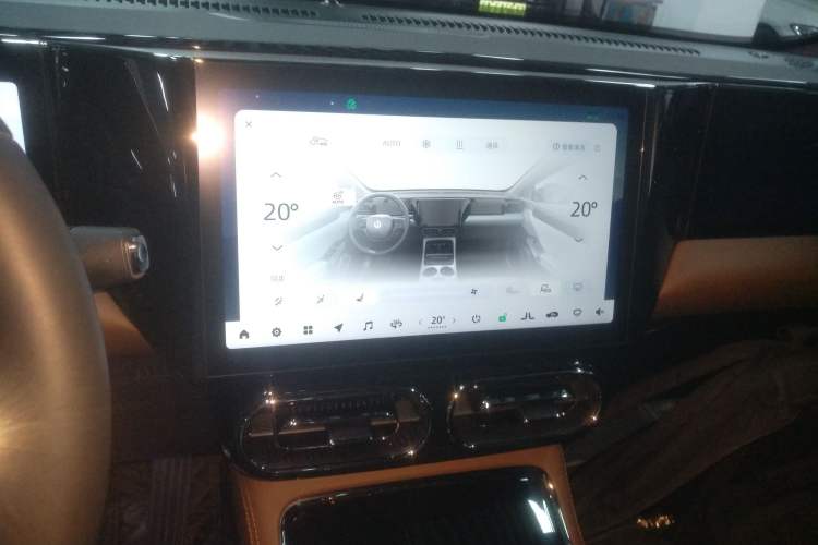 Used Leapmotor C01 2023 630 All-Wheel-Drive Performance Version Audio And AC Panel