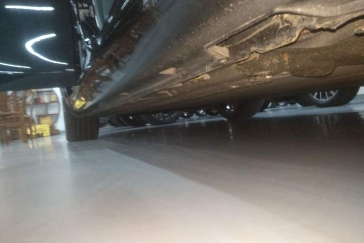 Used Leapmotor C01 2023 630 All-Wheel-Drive Performance Version Right Side Sill