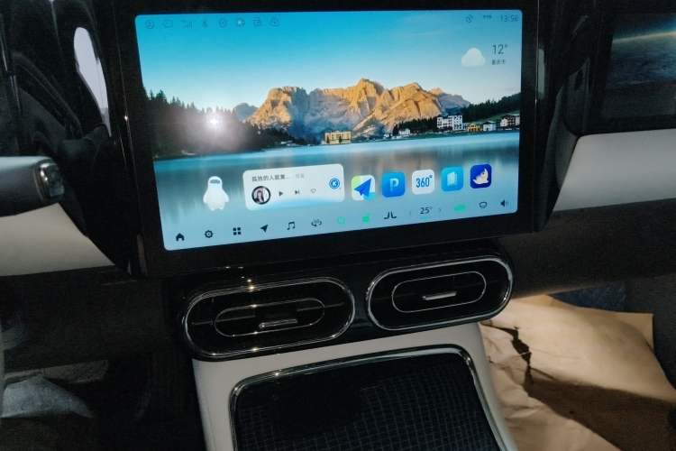 Used Leapmotor C01 2022 Four-Wheel Drive Dual-Motor Performance Version Audio And AC Panel
