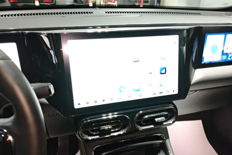 Used Leapmotor C01 2022 Four-Wheel Drive Dual-Motor High-Performance Version Audio And AC Panel