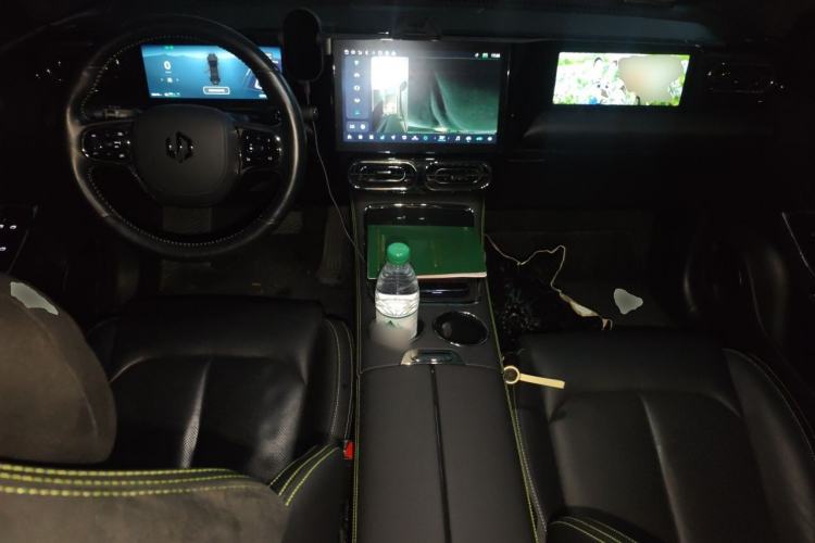 Used Leapmotor C01 2022 Four-Wheel Drive Dual-Motor High-Performance Version Center Console