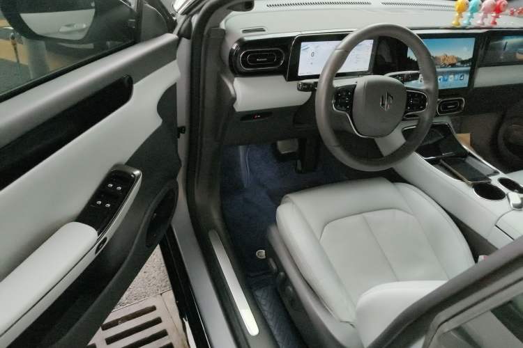 Used Leapmotor C01 2022 Four-Wheel Drive Dual-Motor Performance Version Interior 3