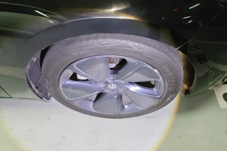 Used Leapmotor C01 2022 Rear-Drive Ultra-Long Range Version Right Front Wheel Hub