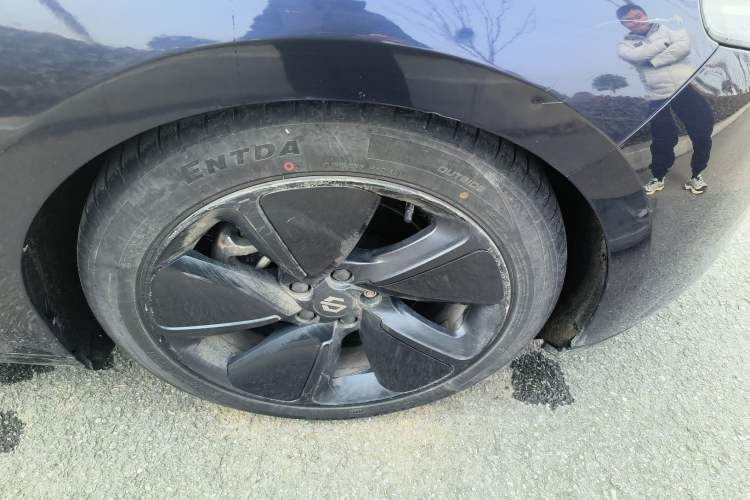 Used Leapmotor C01 2022 Rear-Drive Long-Range Version Right Front Wheel Hub