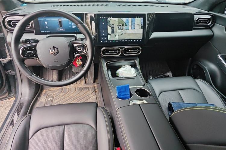Used Leapmotor C01 2022 Four-Wheel Drive Dual-Motor High-Performance Version Center Console