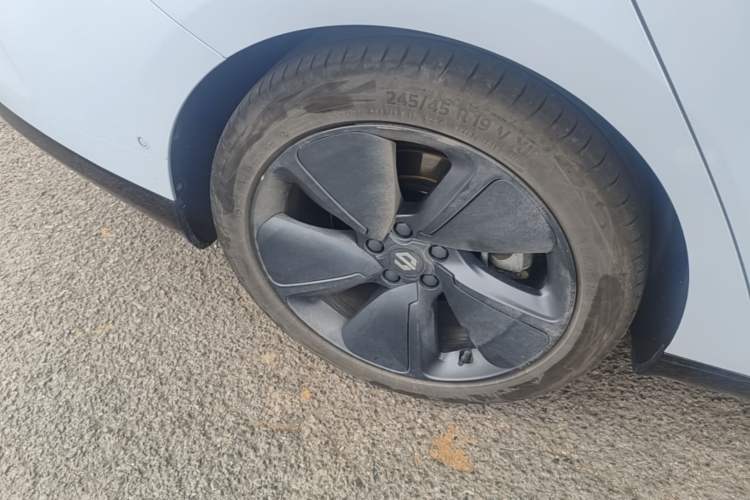 Used Leapmotor C01 2022 Four-Wheel Drive Dual-Motor Performance Version Right Rear Wheel Hub