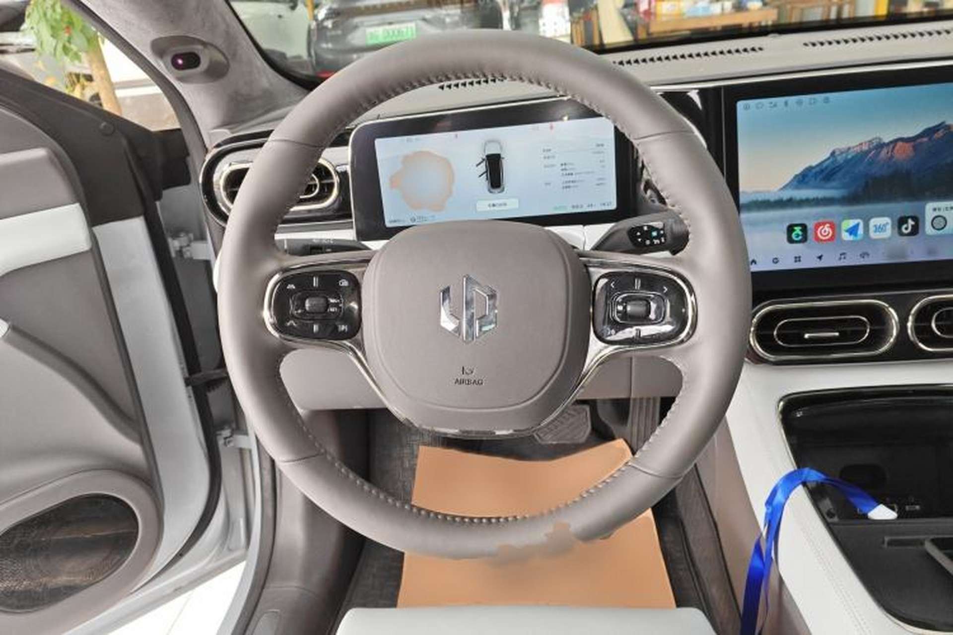 Used Leapmotor C01 2022 Four-Wheel Drive Dual-Motor High-Performance Version Steering Wheel