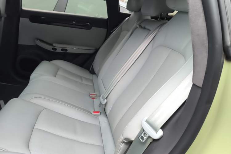 Used Leapmotor C01 2022 Rear-Drive Ultra-Long Range Version Left Rear Seat