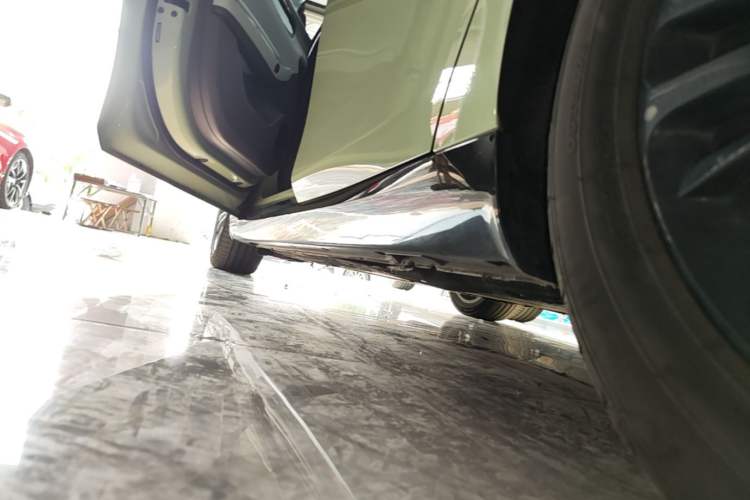 Used Leapmotor C01 2022 Rear-Drive Ultra-Long Range Version Left Side Sill