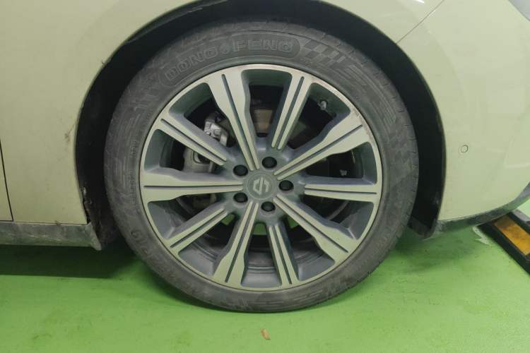 Used Leapmotor C01 2022 Rear-Drive Ultra-Long Range Version Right Front Wheel Hub