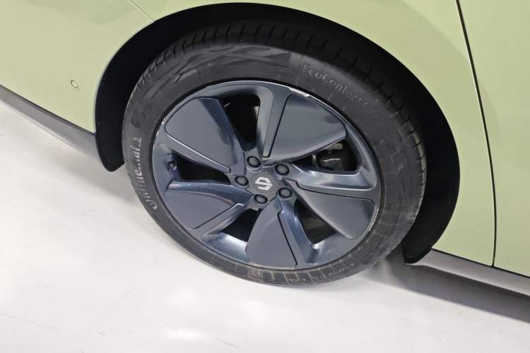 Used Leapmotor C01 2022 Four-Wheel Drive Dual-Motor Performance Version Right Rear Wheel Hub