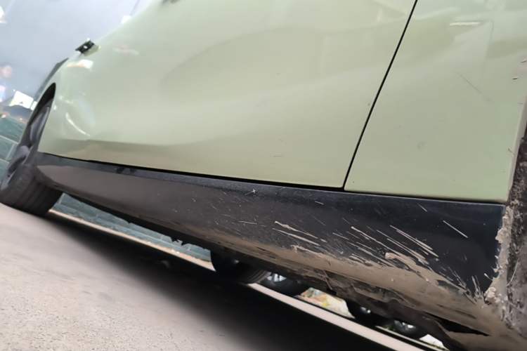 Used Leapmotor C01 2022 Rear-Drive Ultra-Long Range Version Right Side Sill