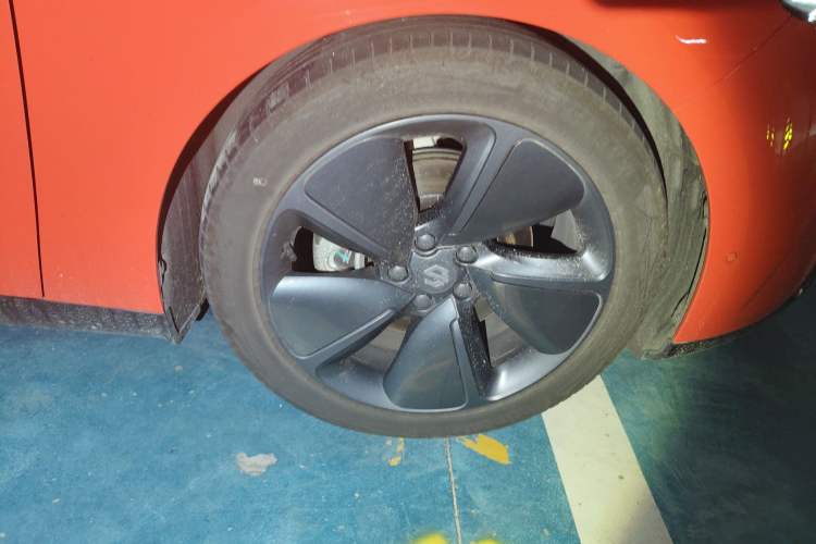 Used Leapmotor C01 2022 Four-Wheel Drive Dual-Motor Performance Version Right Front Wheel Hub