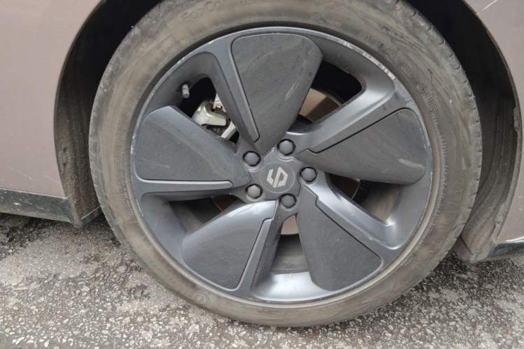 Used Leapmotor C01 2022 Rear-Drive Ultra-Long Range Version Right Front Wheel Hub