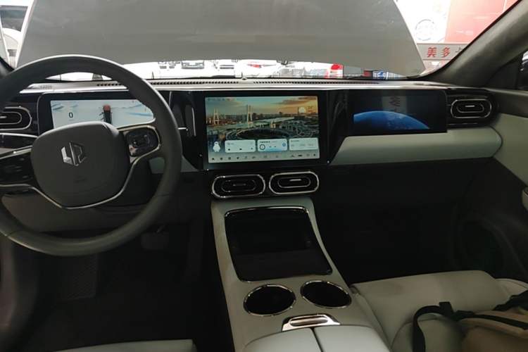 Used Leapmotor C01 2022 Four-Wheel Drive Dual-Motor Performance Version Audio And AC Panel
