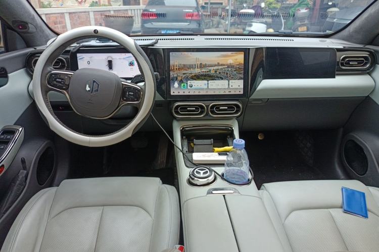 Used Leapmotor C01 2022 Four-Wheel Drive Dual-Motor Performance Version Center Console