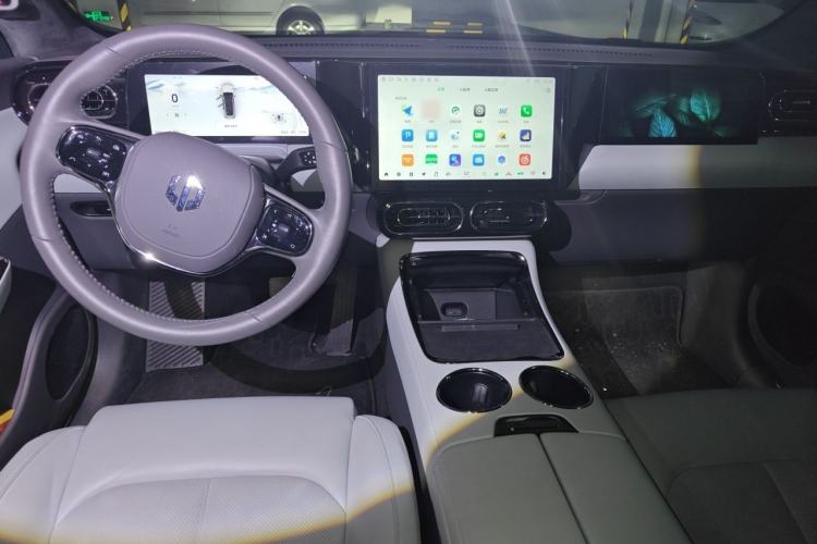 Used Leapmotor C01 2022 Four-Wheel Drive Dual-Motor Performance Version Center Console