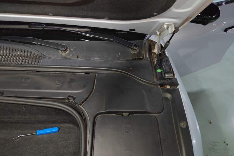 Used Leapmotor C01 2022 Rear-Drive Long-Range Version Engine Bay Left