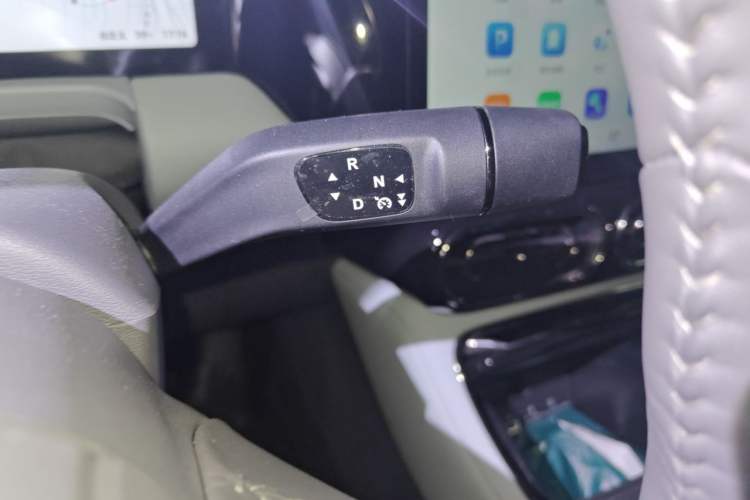 Used Leapmotor C01 2022 Four-Wheel Drive Dual-Motor Performance Version Gear Lever