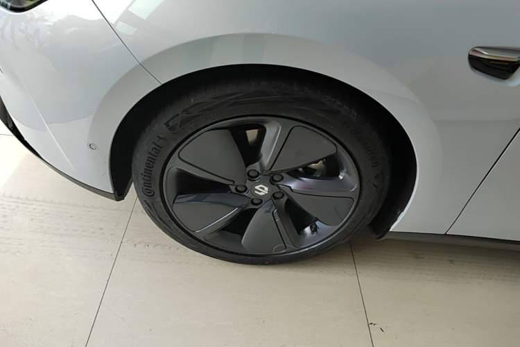 Used Leapmotor C01 2022 Four-Wheel Drive Dual-Motor Performance Version Left Front Wheel Hub