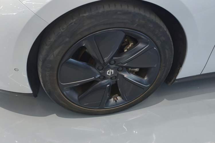 Used Leapmotor C01 2022 Rear-Drive Ultra-Long Range Version Left Front Wheel Hub