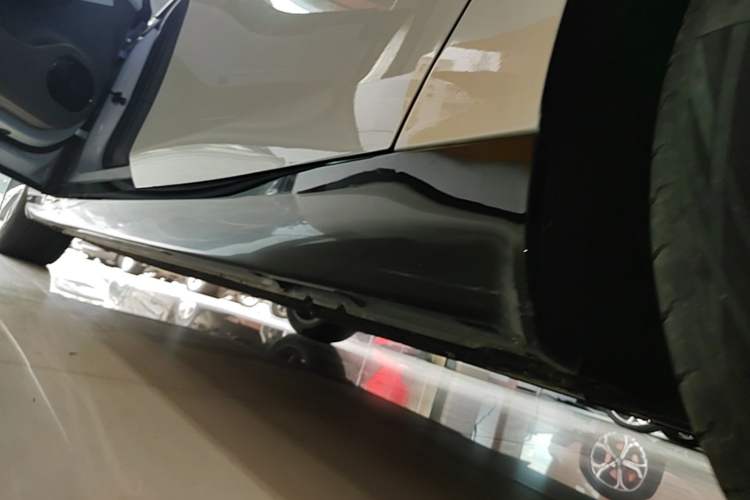 Used Leapmotor C01 2022 Four-Wheel Drive Dual-Motor Performance Version Left Side Sill
