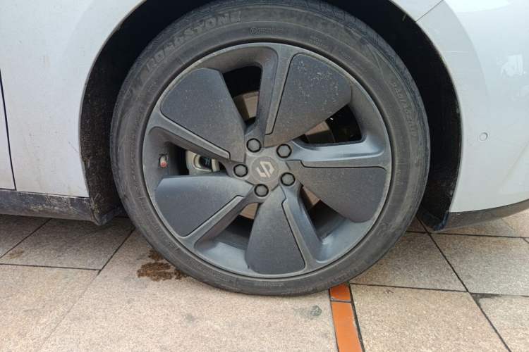 Used Leapmotor C01 2022 Four-Wheel Drive Dual-Motor Performance Version Right Front Wheel Hub