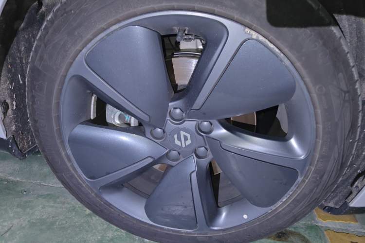 Used Leapmotor C01 2022 Four-Wheel Drive Dual-Motor Performance Version Right Front Wheel Hub
