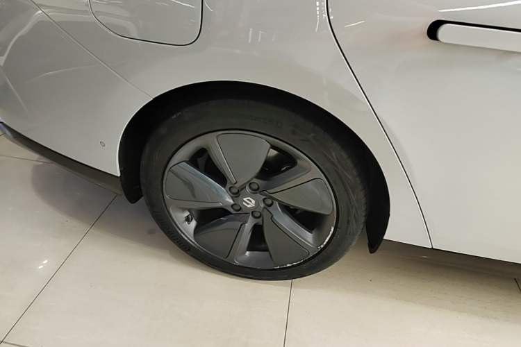 Used Leapmotor C01 2022 Four-Wheel Drive Dual-Motor Performance Version Right Rear Wheel Hub