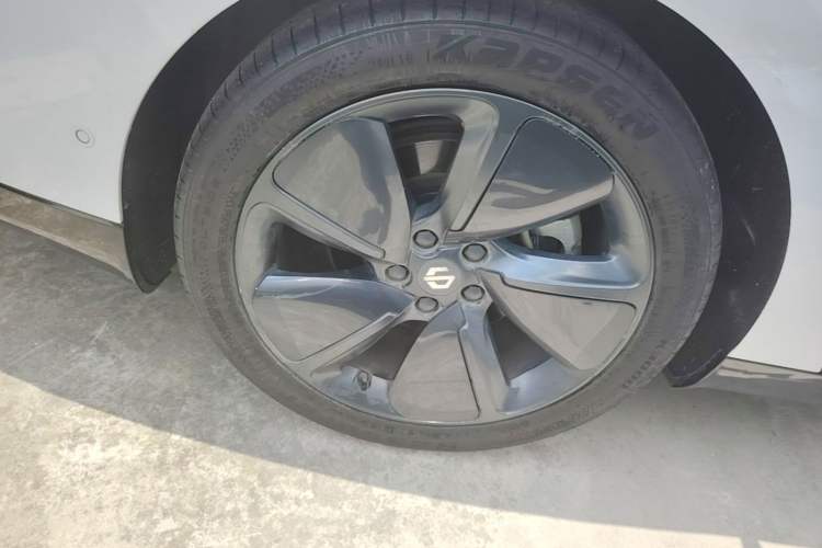 Used Leapmotor C01 2022 Rear-Drive Ultra-Long Range Version Right Rear Wheel Hub