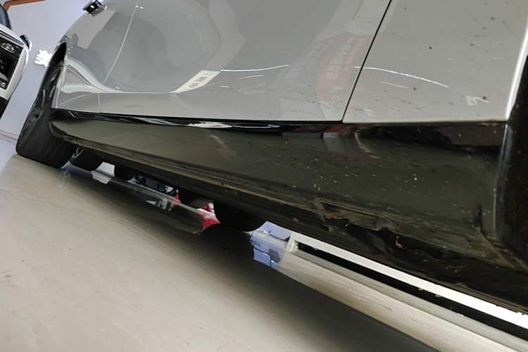 Used Leapmotor C01 2022 Four-Wheel Drive Dual-Motor Performance Version Right Side Sill