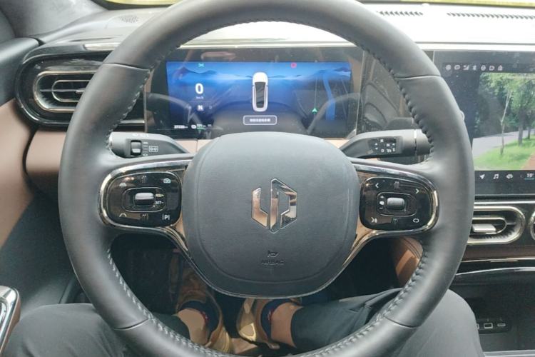 Used Leapmotor C01 2022 Rear-Drive Long-Range Version Steering Wheel