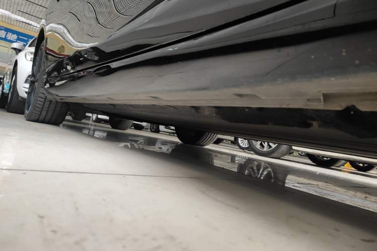 Used Leapmotor C01 2023 630 All-Wheel-Drive Performance Version Right Side Sill