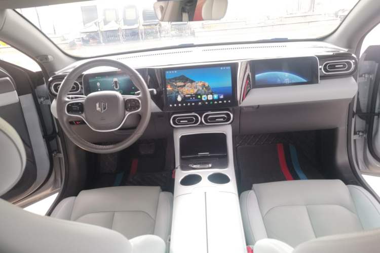 Used Leapmotor C01 2023 525 Comfort Edition Center Console