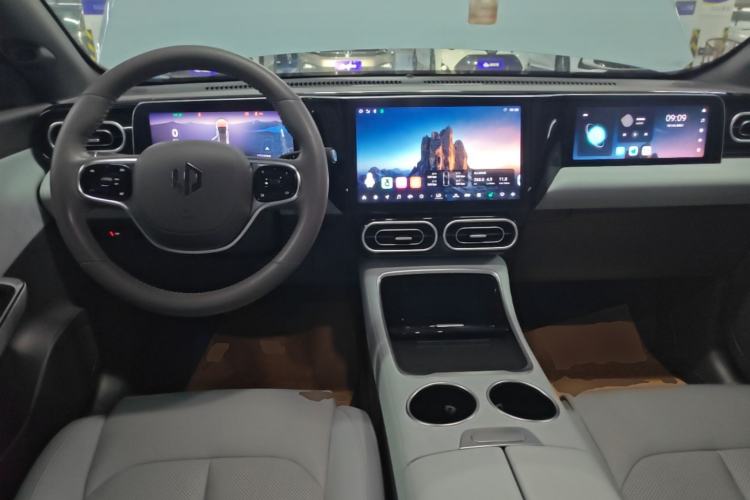 Used Leapmotor C01 2023 Range-Extended 216 Comfort Edition Center Console