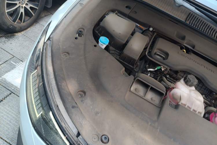 Used Leapmotor C01 2023 Extended-Range 316 Comfort Edition Engine Bay Right