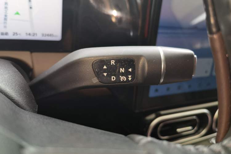 Used Leapmotor C01 2023 Range-Extended 216 Comfort Edition Gear Lever