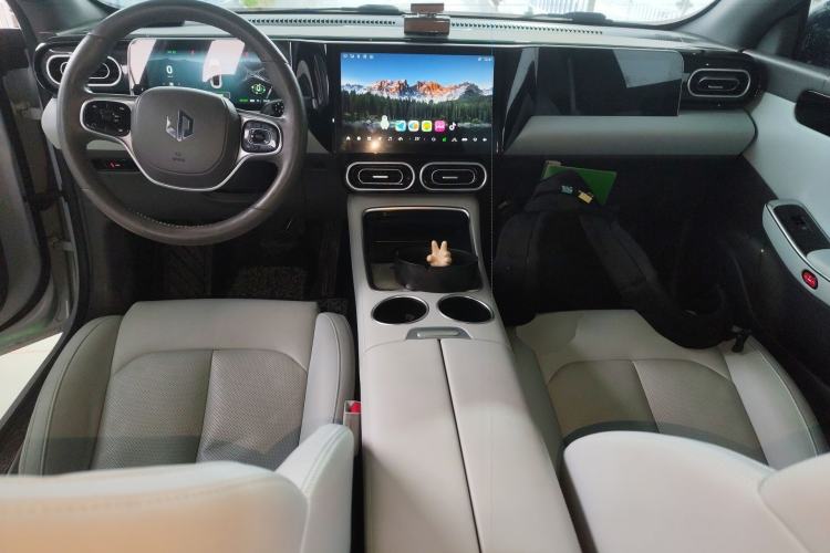 Used Leapmotor C01 2023 Range-Extended 216 Comfort Edition Center Console