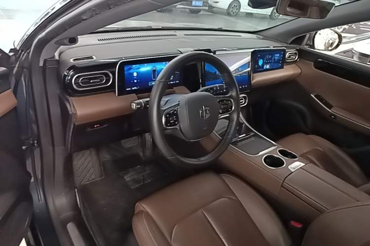 Used Leapmotor C01 2023 525 Comfort Edition Center Console