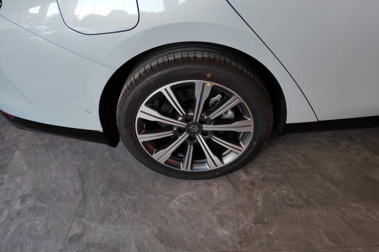 Used Leapmotor C01 2023 Range-Extended 316 Smart Edition Right Rear Wheel Hub