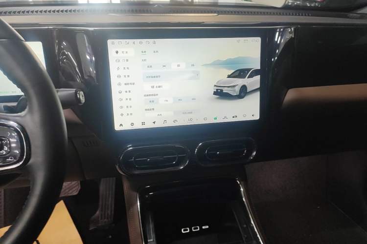 Used Leapmotor C01 2023 Range-Extended 316 Smart Edition Audio And AC Panel