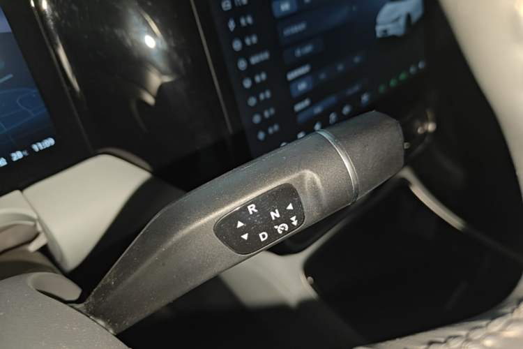 Used Leapmotor C01 2023 525 Comfort Edition Gear Lever