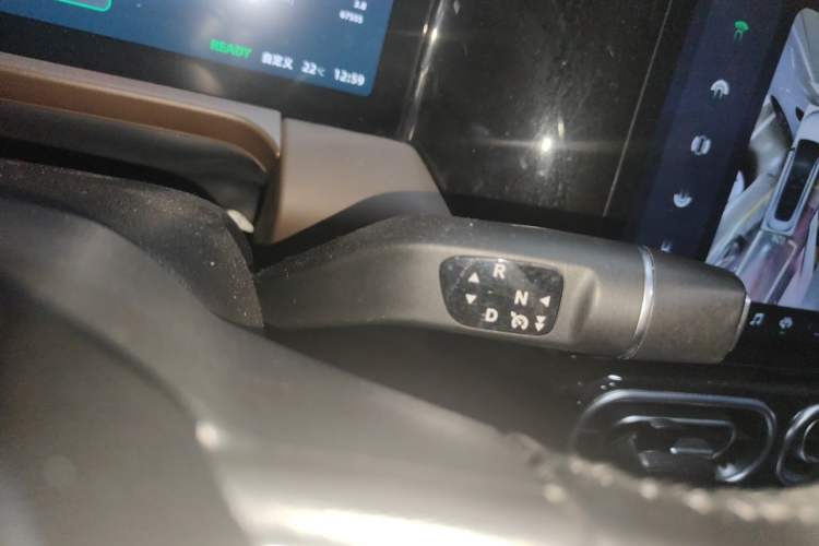 Used Leapmotor C01 2023 525 Comfort Edition Gear Lever