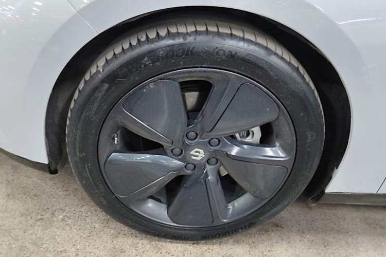 Used Leapmotor C01 2023 525 Comfort Edition Left Front Wheel Hub