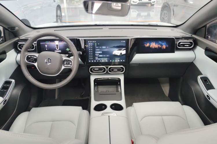 Used Leapmotor C01 2023 525 Comfort Edition Center Console