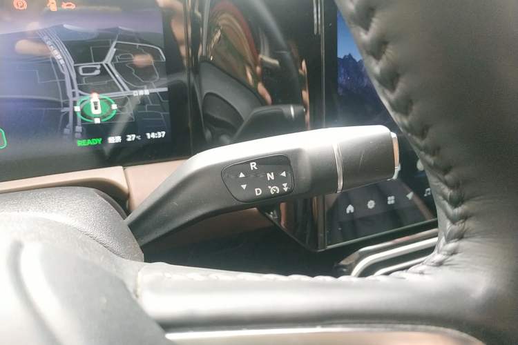 Used Leapmotor C01 2023 525 Comfort Edition Gear Lever