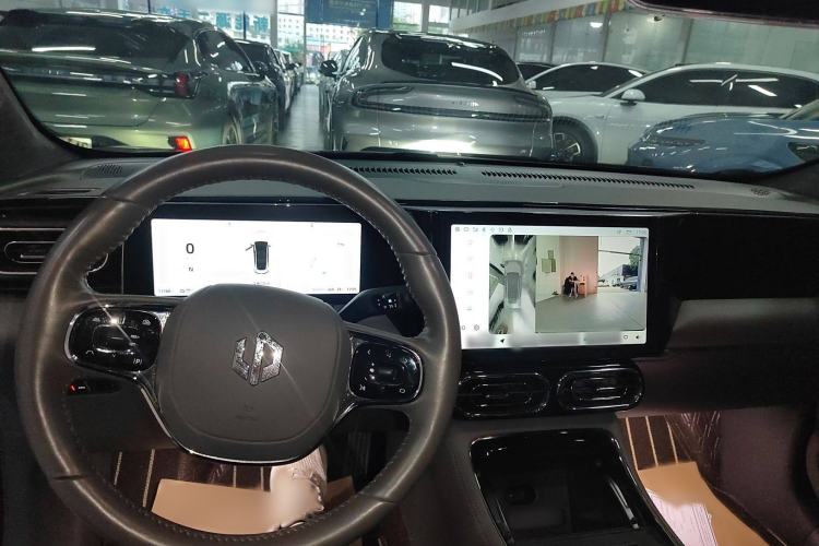 Used Leapmotor C01 2023 630 All-Wheel-Drive Performance Version Interior 2