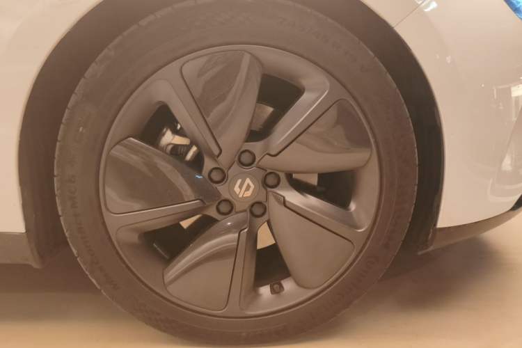 Used Leapmotor C01 2023 525 Comfort Edition Right Front Wheel Hub