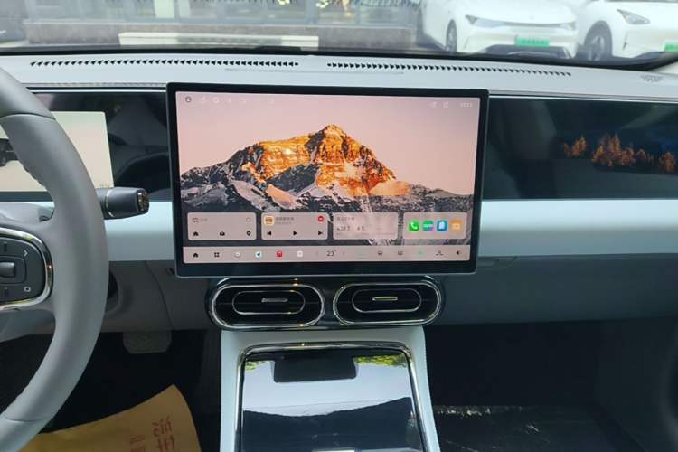 Used Leapmotor C01 2024 Range-Extended 216 Luxury Edition Audio And AC Panel